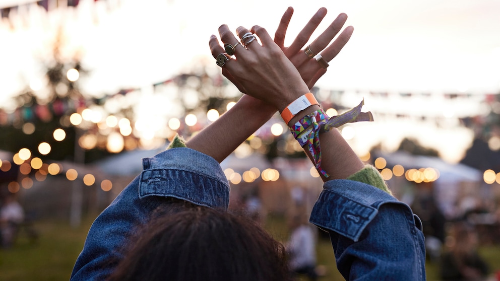 Wie eklig sind eigentlich Festivalbändchen am Handgelenk?