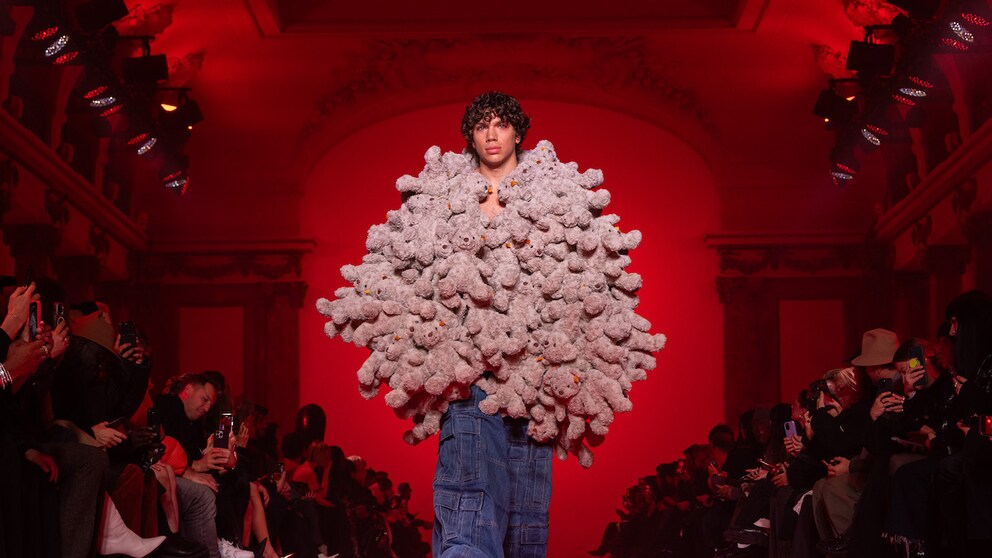 Vetements : Runway - Paris Fashion Week