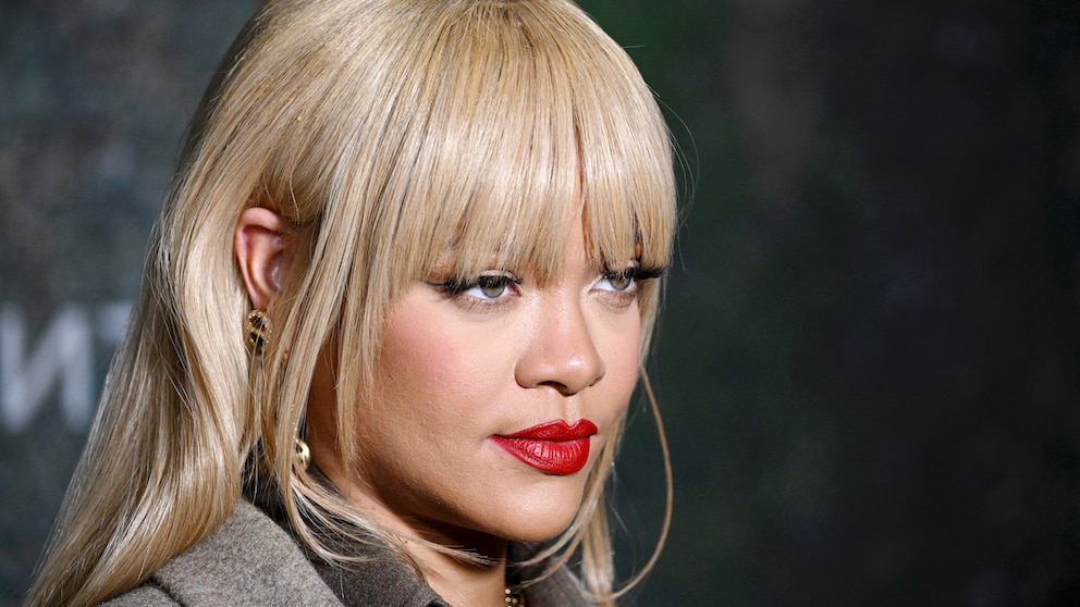 Rihanna im Komplett-Schlangenprint