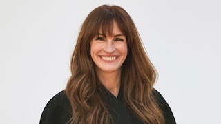 Julia Roberts mit langem Pony und ikonischen Grinsen