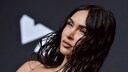 Megan Fox kehrt wieder zu ihrer Naturhaarfarbe zurück und trägt neue, angesagte Bob-Frisur