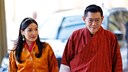 Königin Jetsun Pema und ihr Mann waren auch bei der Krönung von König Charles in London zu Besuch. Hier entschied sich die Royal für ein traditionelles Gewand in leuchtenden Farben.