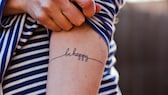 Single-Line-Tattoos: Filigrane Motive für Frauen