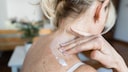 After-Sun-Produkte sollen die gereizte Haut beruhigen. Doch welche sind die besten?