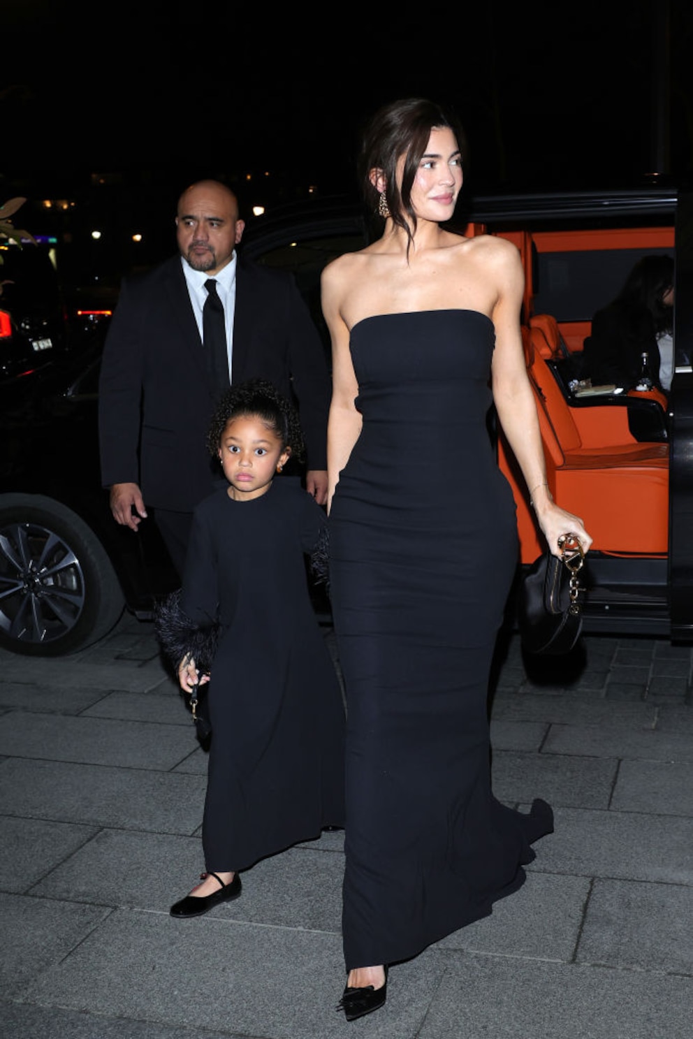 Kylie Jenner mit Tochter Stormi auf der Pariser Fashion Week