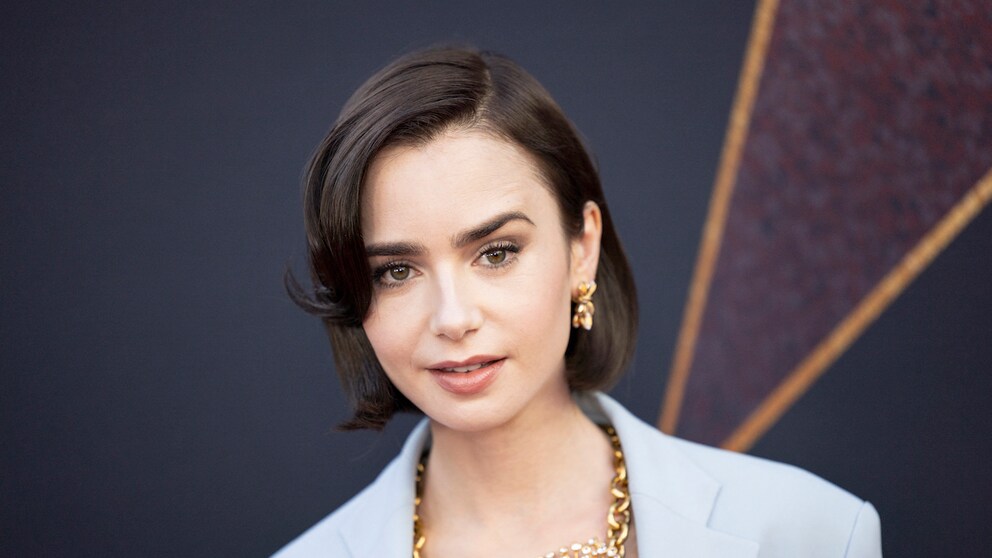 Lily Collins zeigte sich bei ihrer neuesten Premiere direkt mit einer neuen Frisur: dem Flipped Bob.