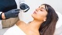 Lipfiller auflösen kann manchmal notwendig sein, um ein schönes Endergebnis zu erzielen