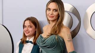 Bei den „Tony Awards" konnte man einen Blick auf Angelina Jolies neues Tattoo erhaschen