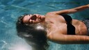 Im Schwimmbadwasser sammeln sich viele Keime, der Zusatz von Chlor soll ihnen entgegenwirken
