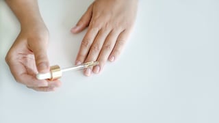 Was kann man tun, wenn man unter wuchernder Nagelhaut leidet? STYLEBOOK verrät Ursachen und Lösungen.