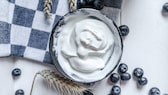 Naturjoghurt ist nicht nur gesund, sondern kann hat im Beautybereich so einiges zu bieten