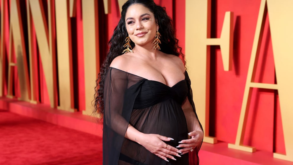 Vanessa Hudgens mit Babybauch auf dem roten Teppich der Vanity Fair Party