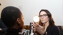 Bobbi Brown macht Make-up backstage bei einer Fashion Week Show