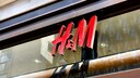 H&M-Schild an Fassade