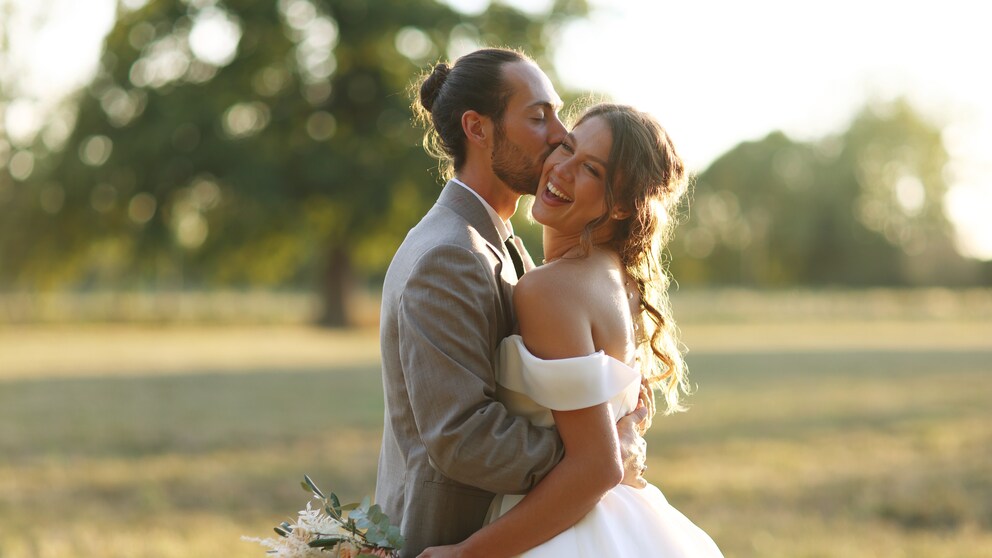 Paar am Hochzeitstag