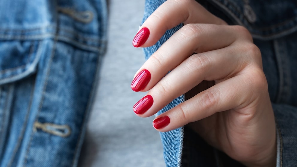 Perfekte Maniküre und das für zwei Wochen: Shellac macht es möglich, birgt aber auch so einige Probleme