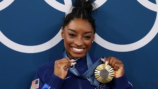 Simone Biles und ihre Kette mit Ziegenanhänger – GOAT steht im Englischen für Greatest Of All Time