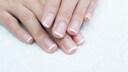 French Nails bleiben Trend – wie man die Spitze ganz einfach selbst machen kann, erfahren Sie hier