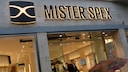 Jacquemus-Sonnenbrillen gibt es jetzt auch bei Mister Spex. Ob die neue Zusammenarbeit die Optikerkette retten kann?