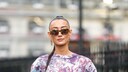 Streetstyle. Schildpatt-, besser bekannt als Schildplatt, oder wussten Sie, dass da kein L reingehört? Ich wusste das nicht. Hier auf jeden Fall als Sonnenbrille, wir tragen es aber auf den Nägeln