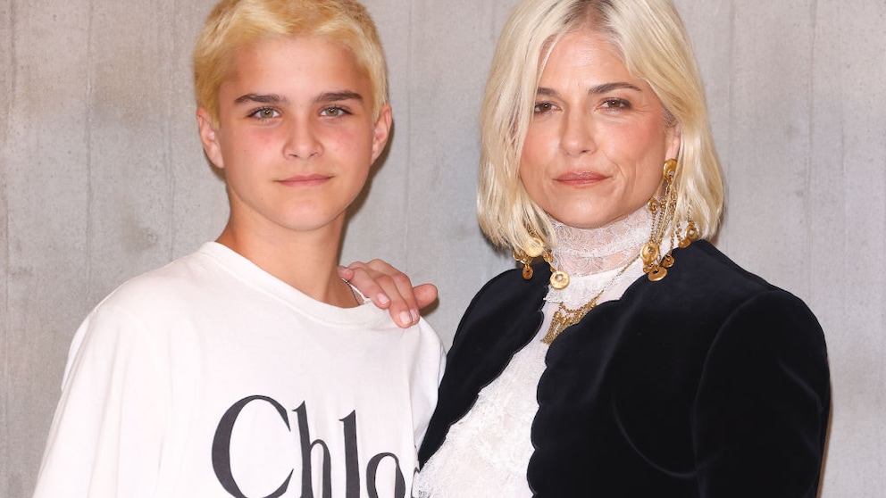 Selma Blair und Sohn Arthur Saint Bleick in Chloé in Paris