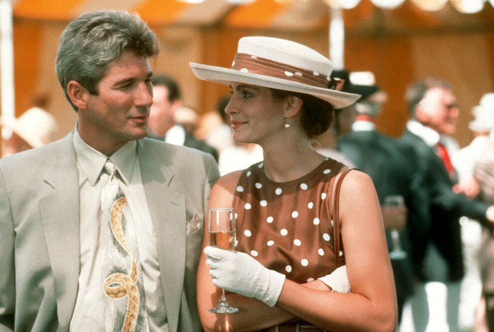 Julia Roberts trägt als „Pretty Woman“ im gleichnamigen Filmklassiker ebenfalls ein braunes Pünktchenkleid