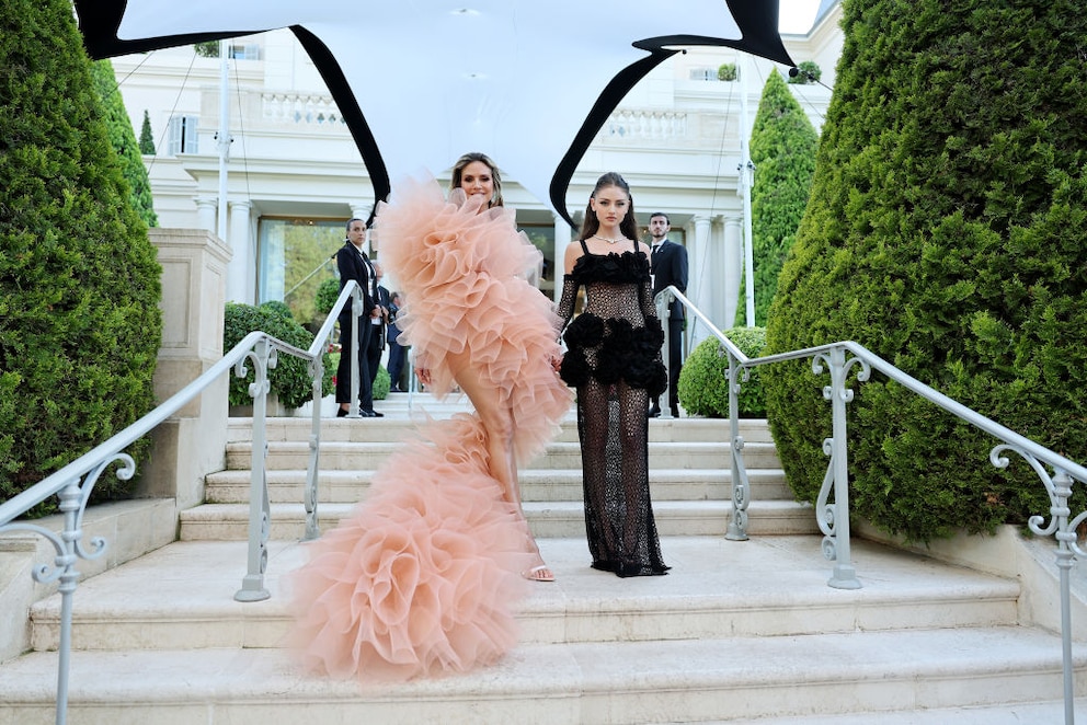 Heidi und Leni Klum in Cannes, Heidi im ausladenden Rüschen-Kleid