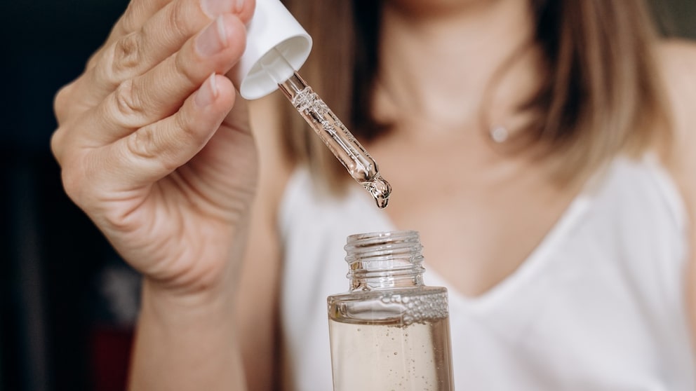 Ob als Serum, als Nahrungsergänzungsmittel oder als Injektion – Hyaluronsäure ist vielseitig anwendbar. Doch was kann der Wirkstoff?