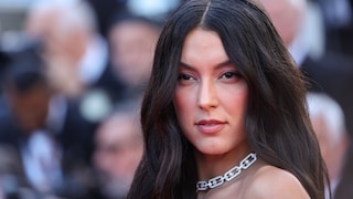 Rebecca Mir wie man sie kennt: Lange braune Haare und kein Pony in Sicht