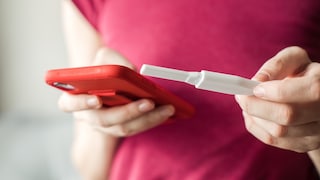 Sie wollen Ihre Fruchtbarkeit berechnen? U. a. ein Ovulationstest kann helfen.