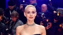Emilia Schüle auf dem Roten Teppich in Berlin