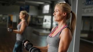 Warum Frauen ab 40 besonders auf Kraftraining setzen sollten, verrät uns eine Expertin