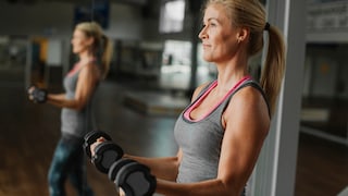 Warum Frauen ab 40 besonders auf Kraftraining setzen sollten, verrät uns eine Expertin