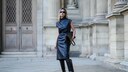 Kleid zu Stiefeln Leder Streetstyle