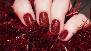 Rote Glitzer-Nägel zu Weihnachten und Silvester