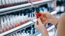 Nagellack im Regal, manche könnten schädlich sein