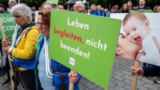 Proteste gegen Abtreibungen dürfen ab heute nicht mehr in unmittelbarer Nähe von Kliniken stattfinden