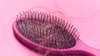 Haarausfall nach der Geburt betrifft viele Frauen, doch nur wenige reden darüber. Das möchte unsere Autorin ändern!