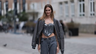 Jeans sind absolut partytauglich! Mit einem Hingucker aus Pailletten werden sie garantiert Ihr liebstes Feiertagsoutfit werden.