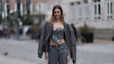 Jeans sind absolut partytauglich! Mit einem Hingucker aus Pailletten werden sie garantiert Ihr liebstes Feiertagsoutfit werden.
