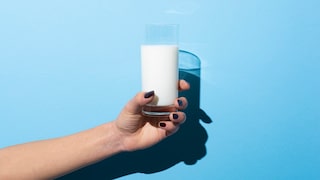 Als Kolostrum bezeichnet man die Vormilch von Säugetieren. Was diese mit Hautpflege zu tun haben kann, erfahren Sie hier.