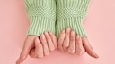 Was am besten bei brüchigen Nägeln hilft? Ein guter Nagelhärter! STYLEBOOK kennt die 8 besten.