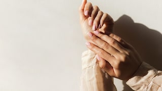 Wie lange hält Shellac wirklich? Das hat sich diese Dame auf dem Foto sicher auch gefragt