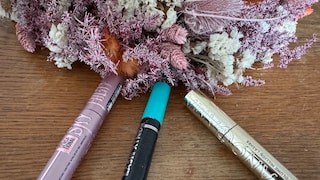 Welche die beste braune Mascara aus der Drogerie ist, verraten wir Ihnen hier