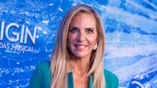 Danni Büchner zeigt, wie man ein Negligé-Kleid stylt