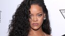 Rihanna zeigt, was ein Spitzenrock alles hermachen kann