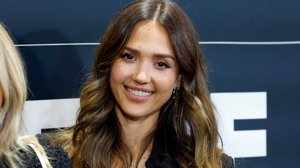 Jessica Alba Vagina Knöpfe