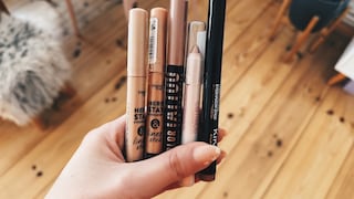 Unsere Redakteurin hat sich durch viele Lidschattensticks aus der Drogerie durchprobiert