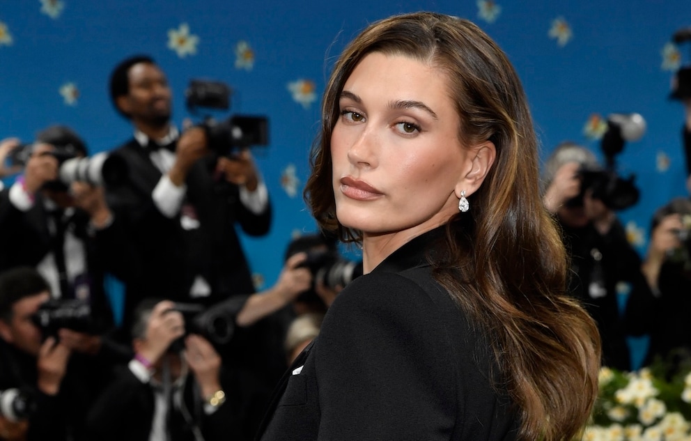 Hailey Bieber: »Ich habe mich durch die Geburt komplett verändert