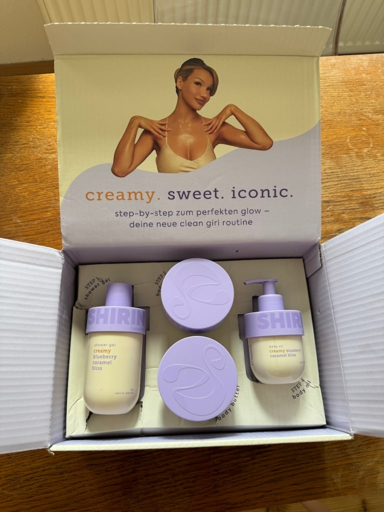 This is what the box looks like when you order the products from Shirin Beauty's online shop
